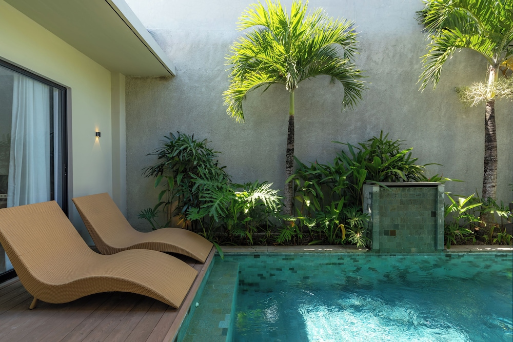 Private pool