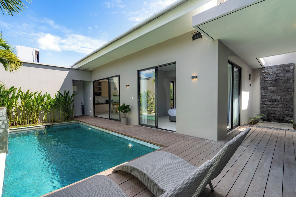 Private pool