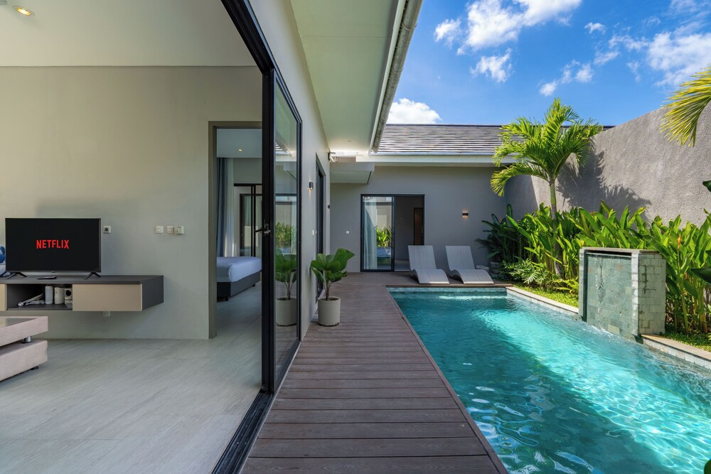 Private pool
