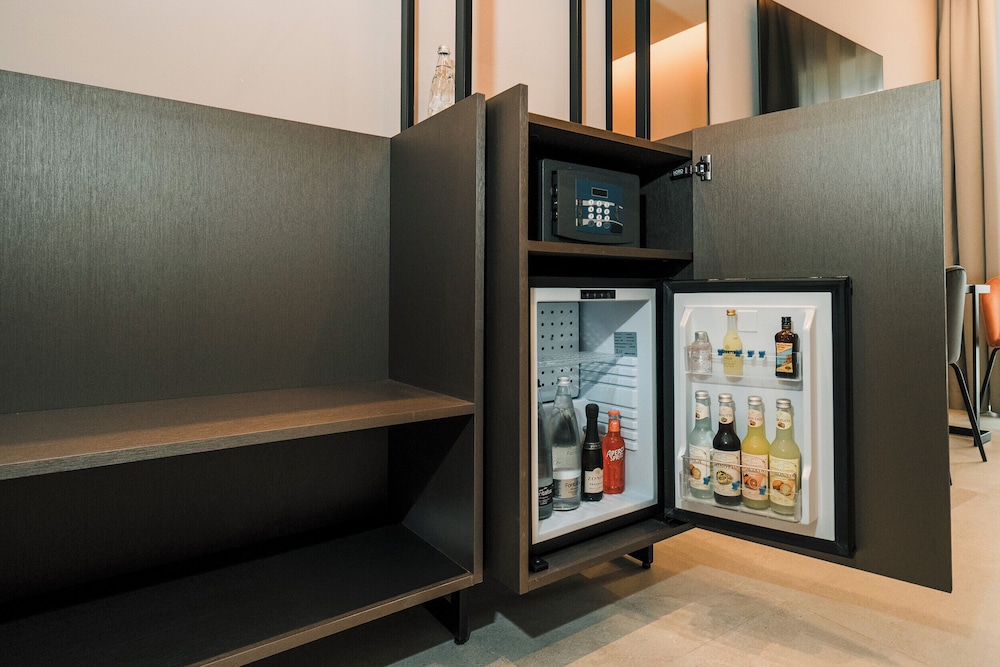 Mini-refrigerator