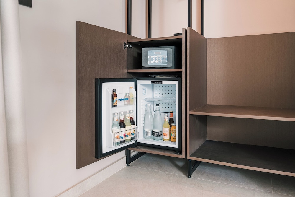 Mini-refrigerator