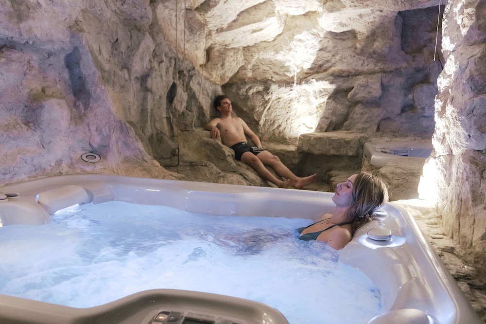 Indoor spa tub