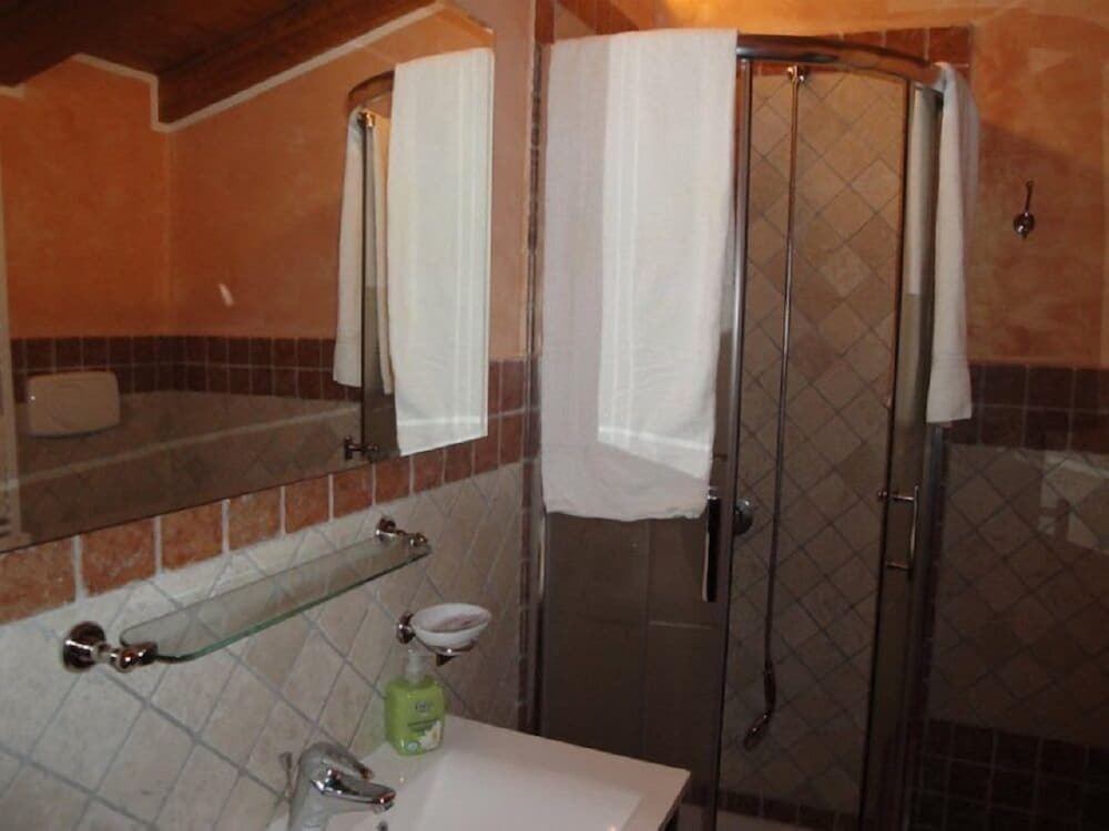 Bathroom shower