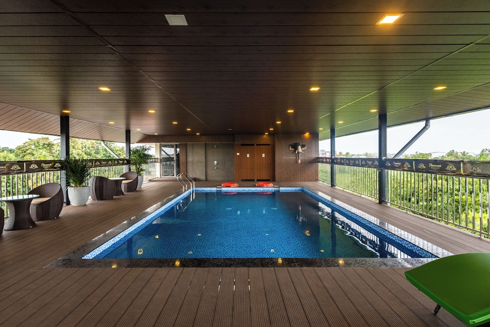Rooftop pool