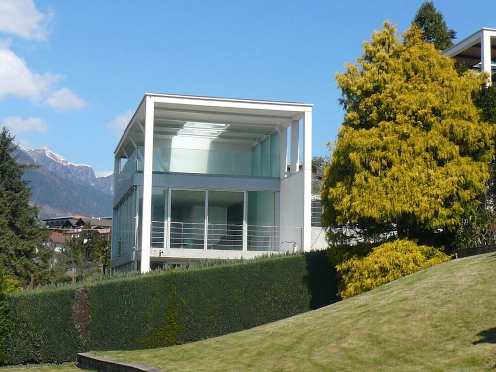 Primary image