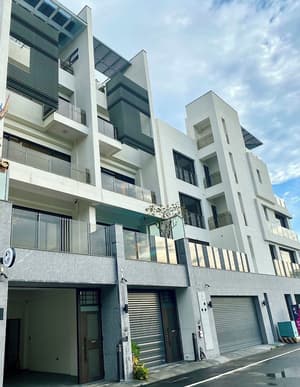 thumbnail: Front of property