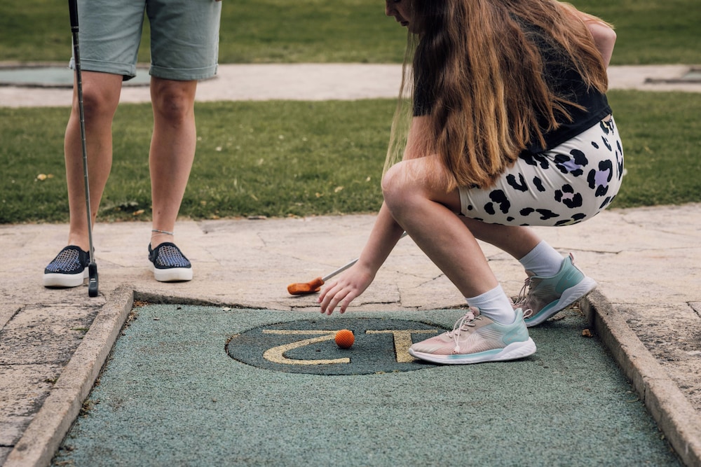 Mini-golf