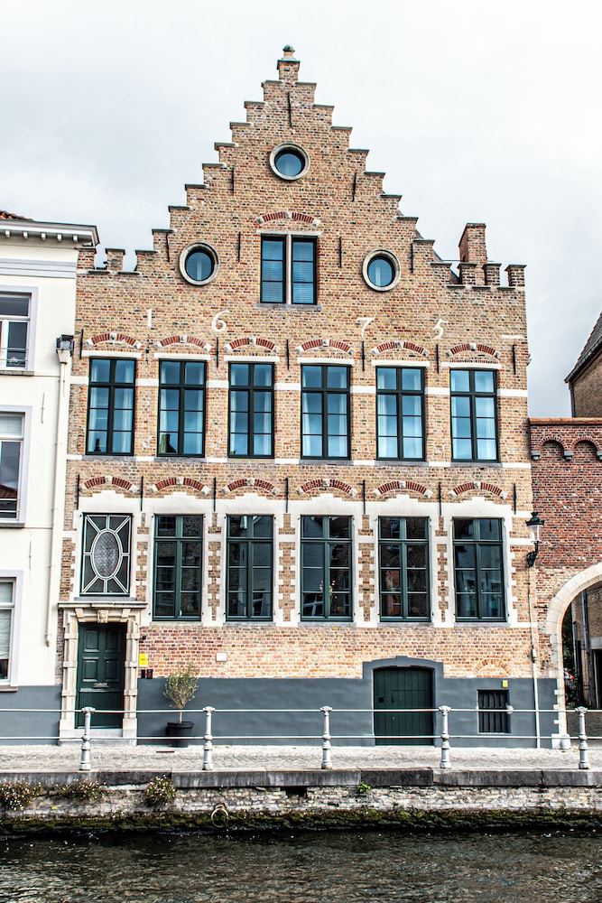 Primary image