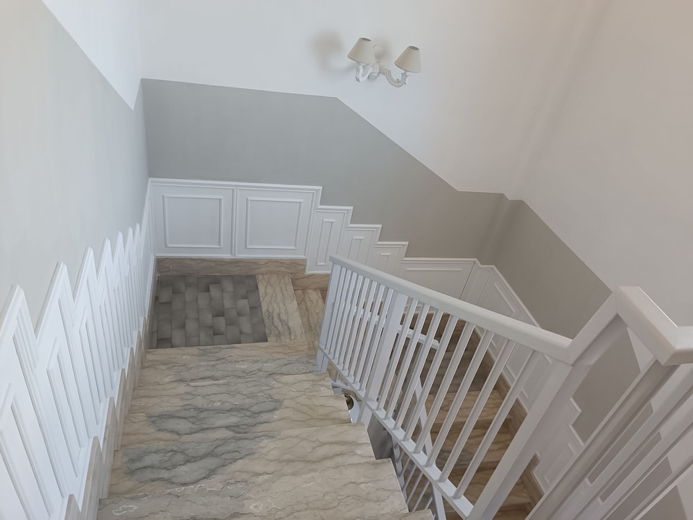 Handrails in stairways