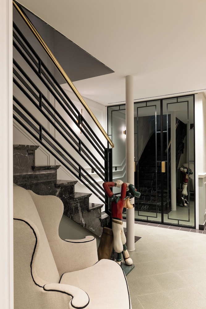 Handrails in stairways