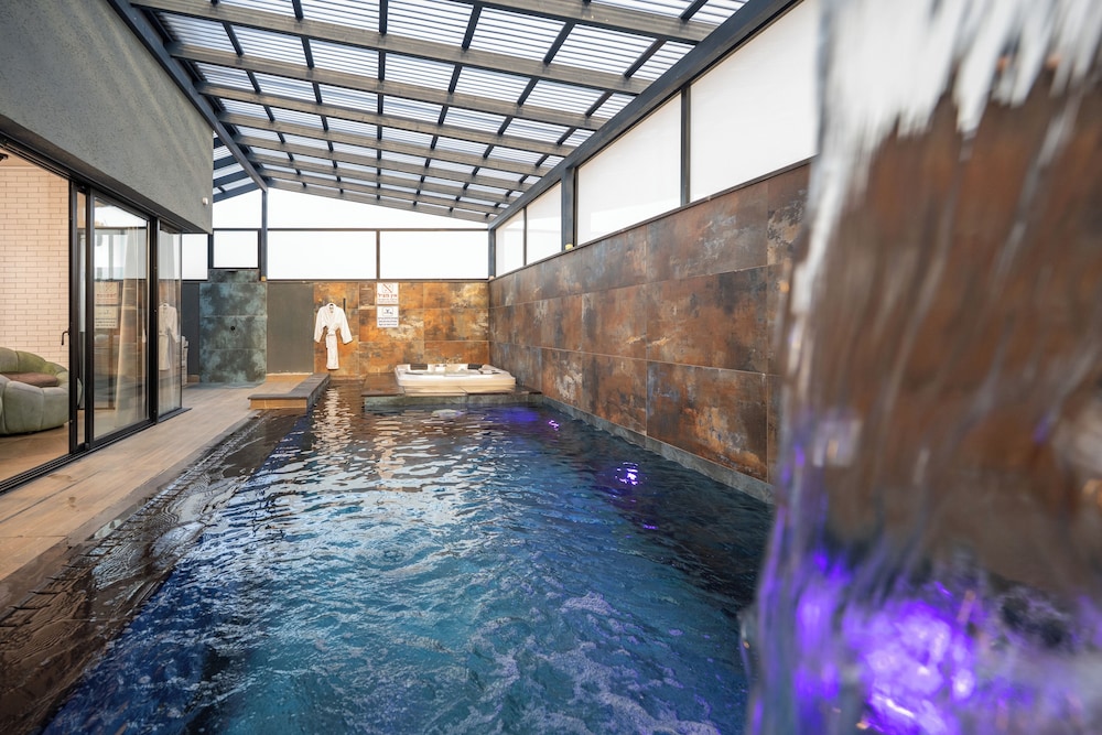 Private pool