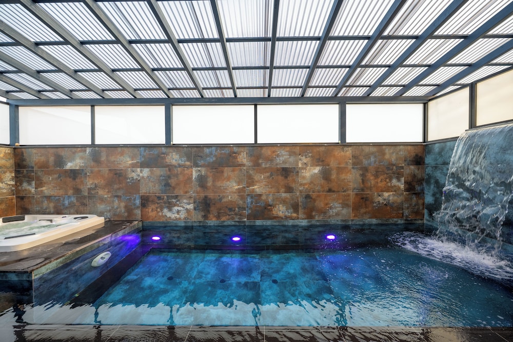 Private pool