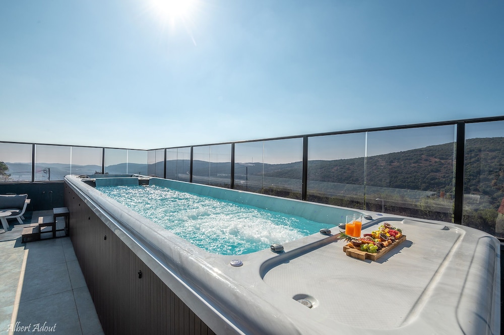 Private pool