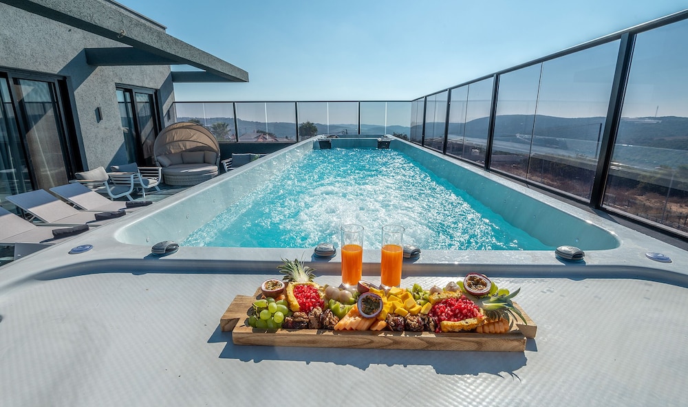 Private pool