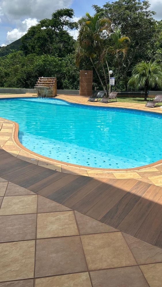 Pool waterfall