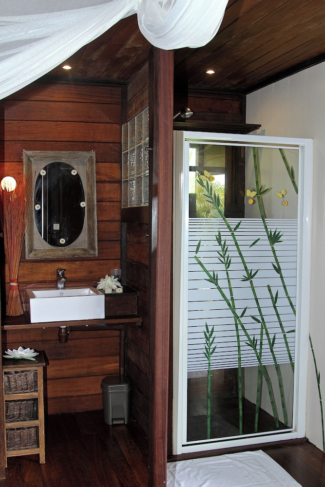 Bathroom shower