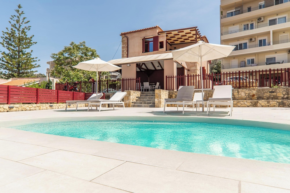 Private pool