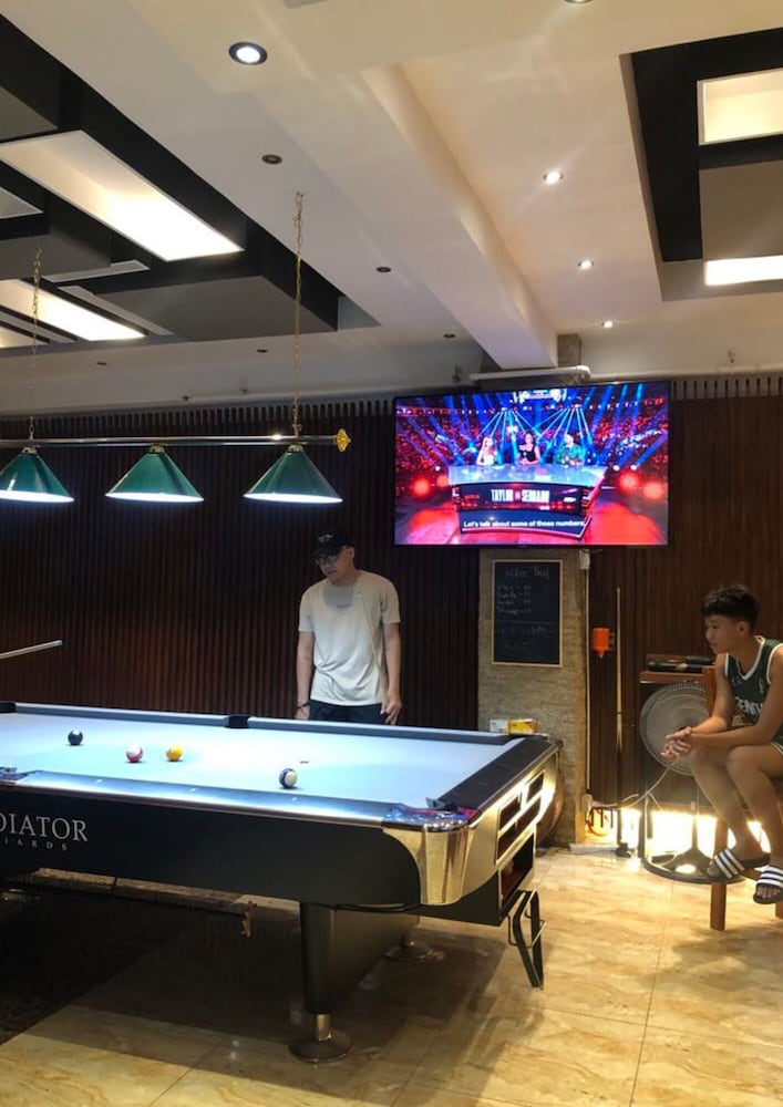 Sports bar