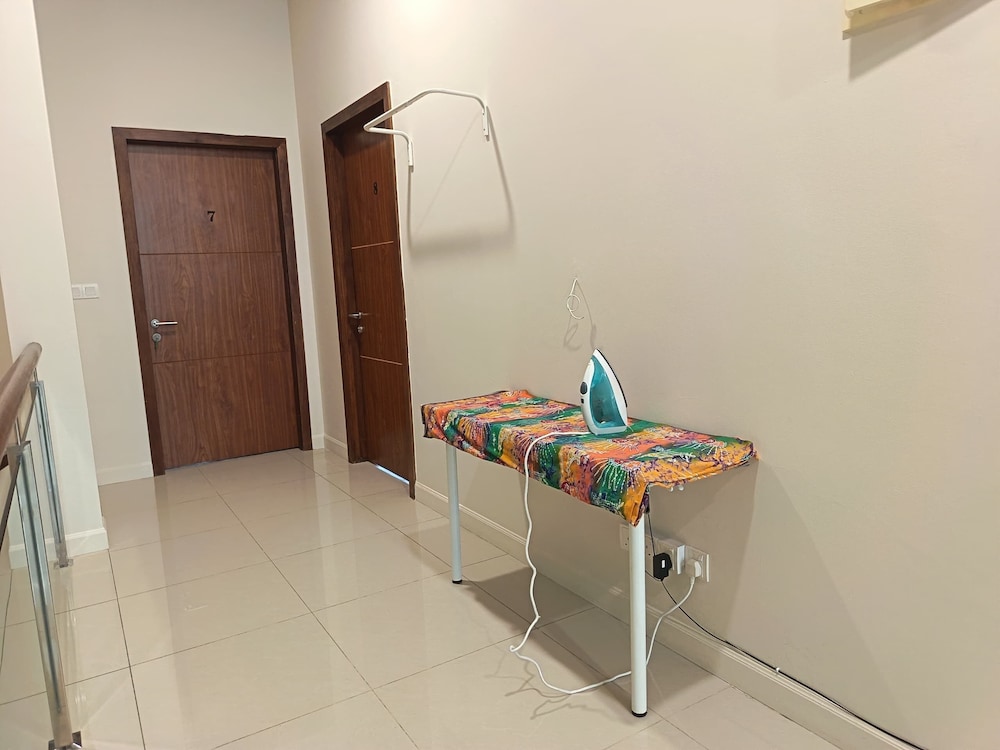 Iron/ironing board