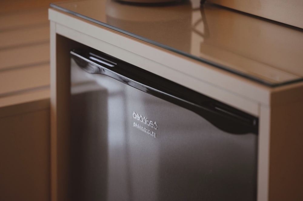 Mini-refrigerator