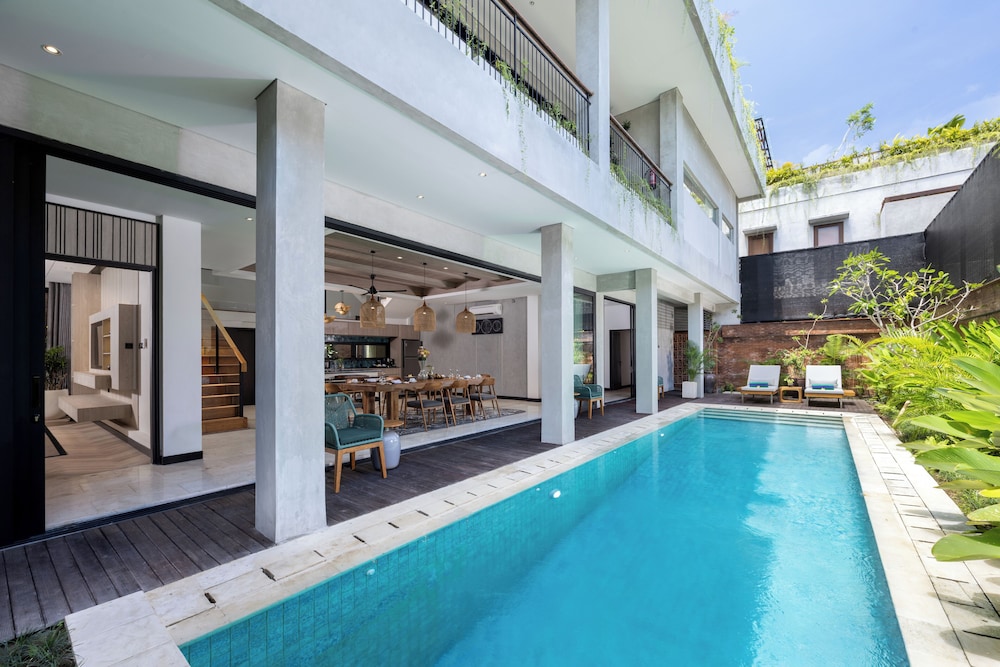 Private pool