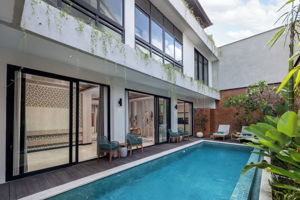 Private pool