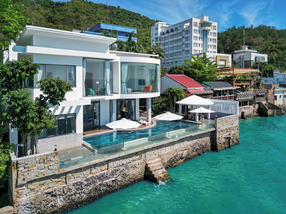 Private pool