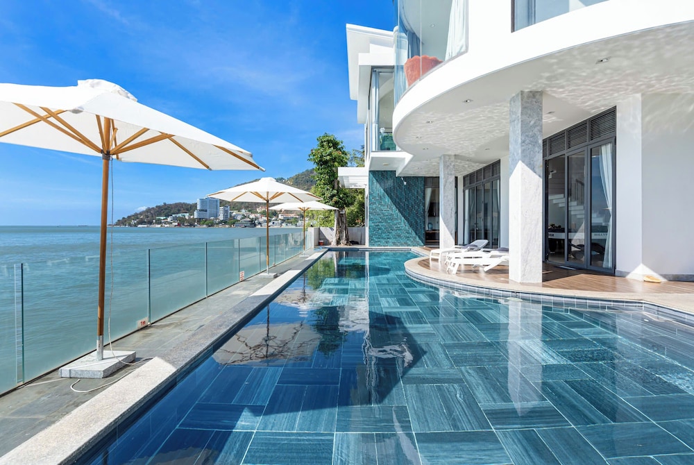 Private pool