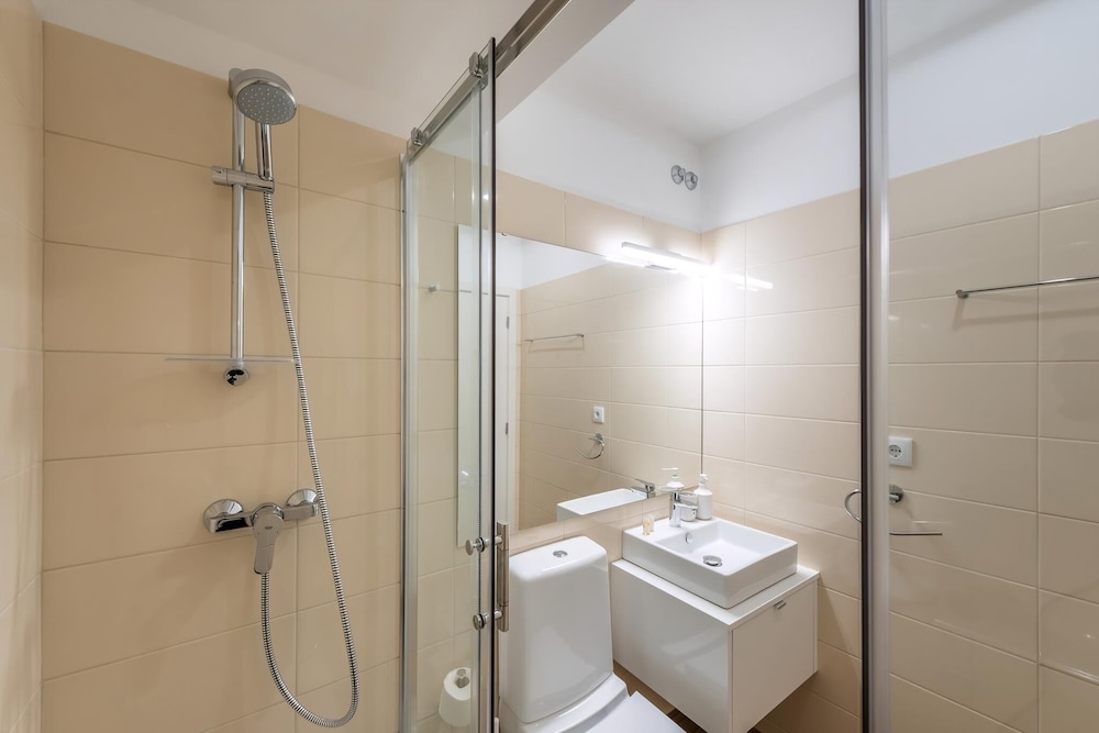 Bathroom shower