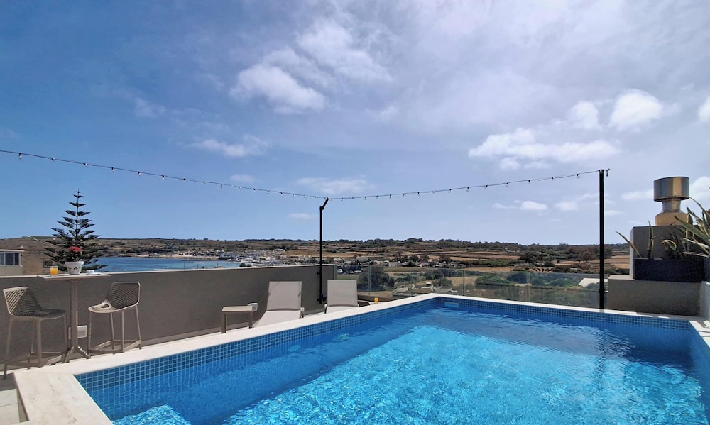 Rooftop pool