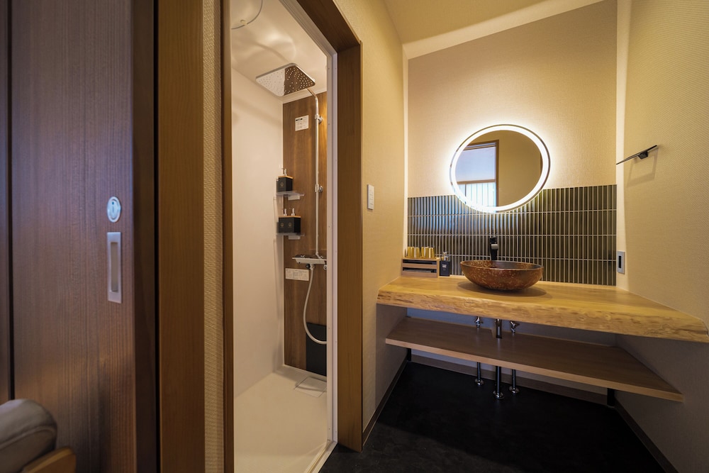 Bathroom shower