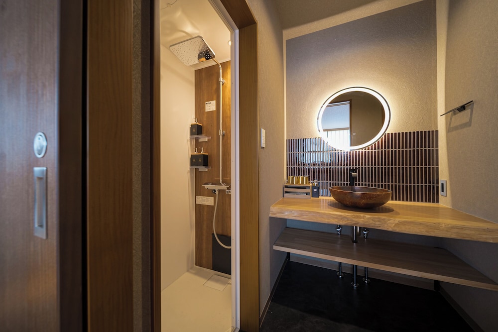 Bathroom shower
