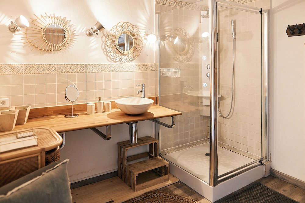 Bathroom shower
