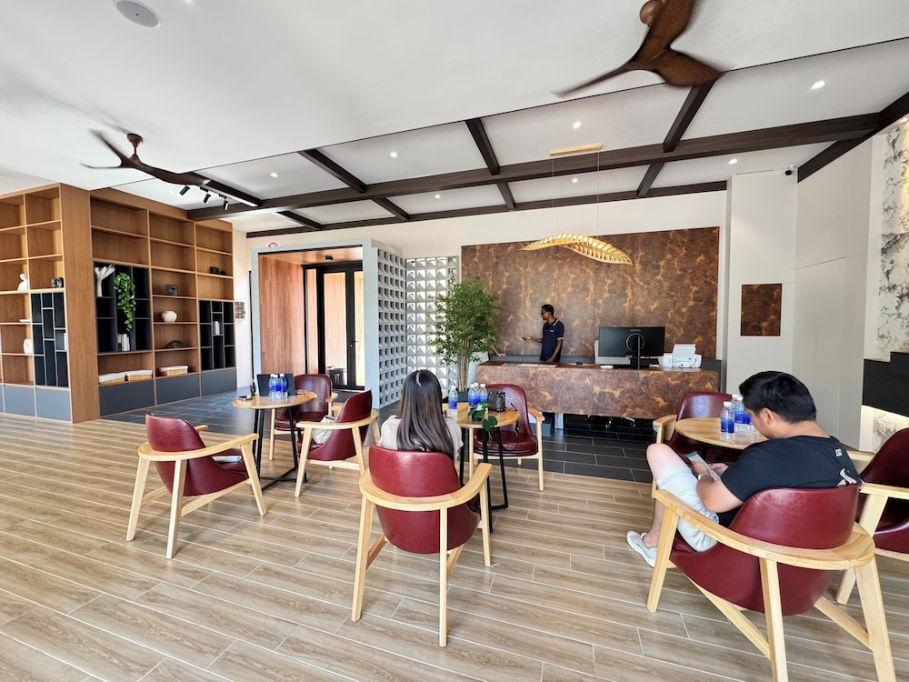 Lobby lounge