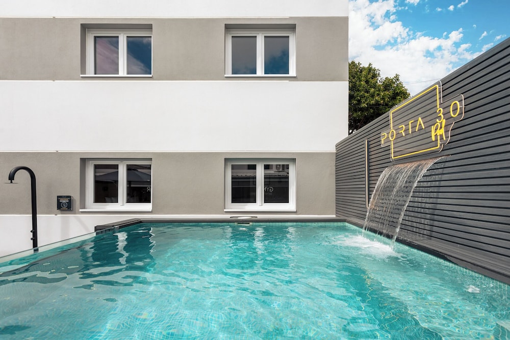 Pool waterfall
