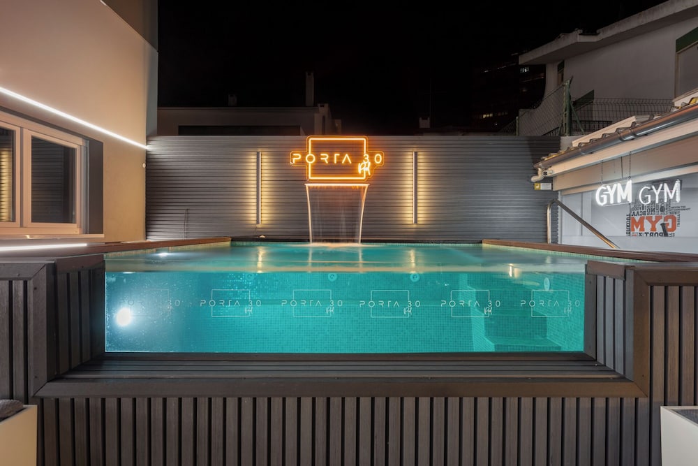 Pool waterfall