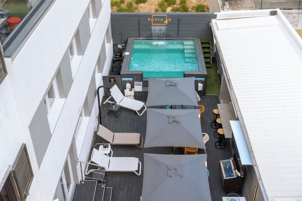 Pool waterfall