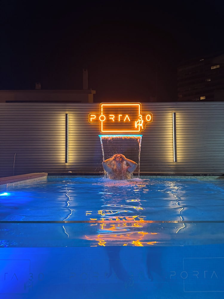 Pool waterfall