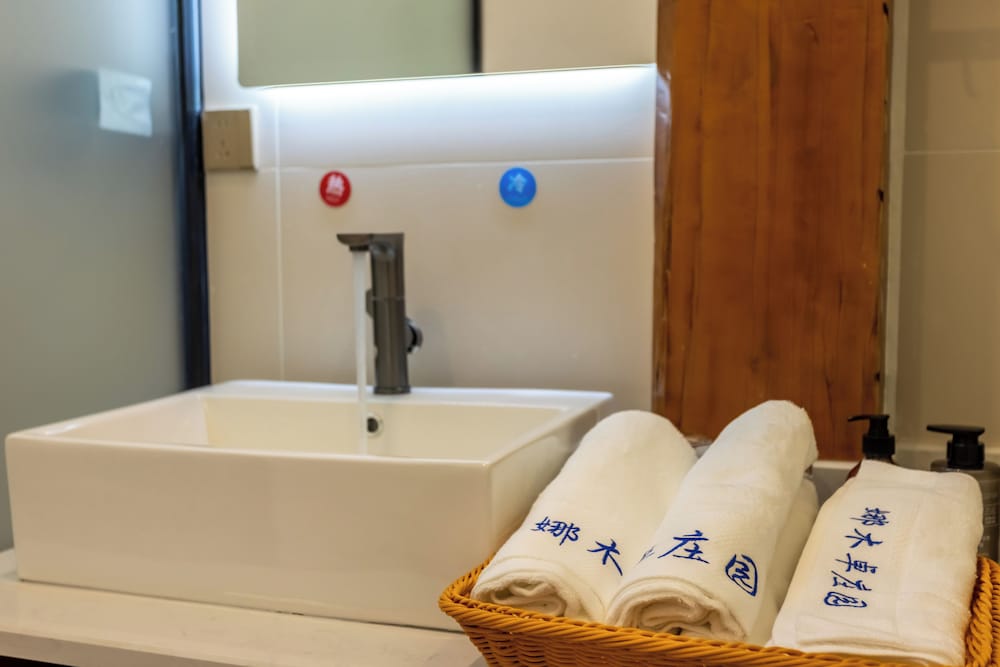 Bathroom amenities