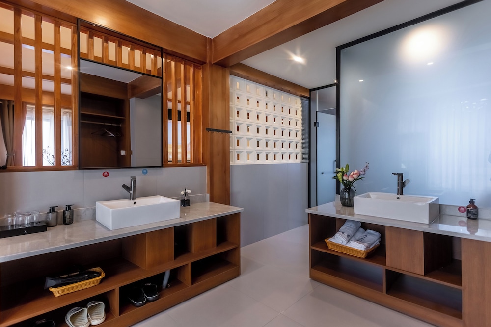 Bathroom sink