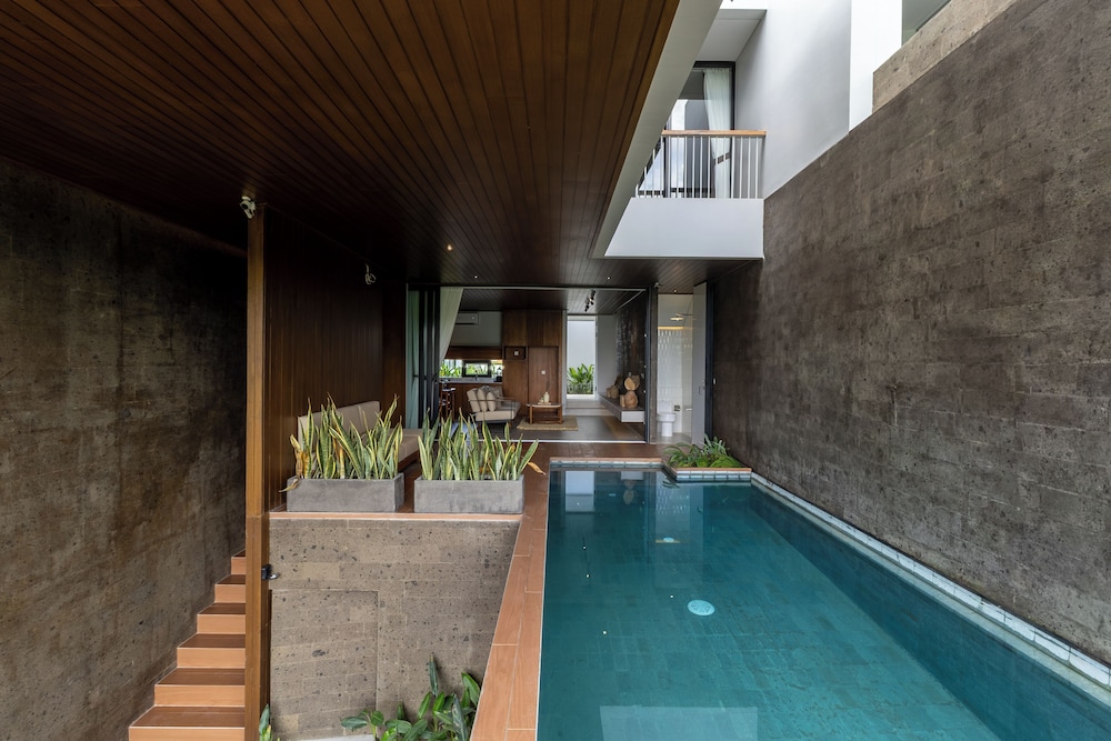 Private pool