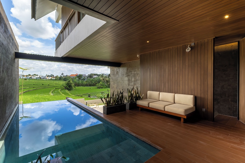 Private pool