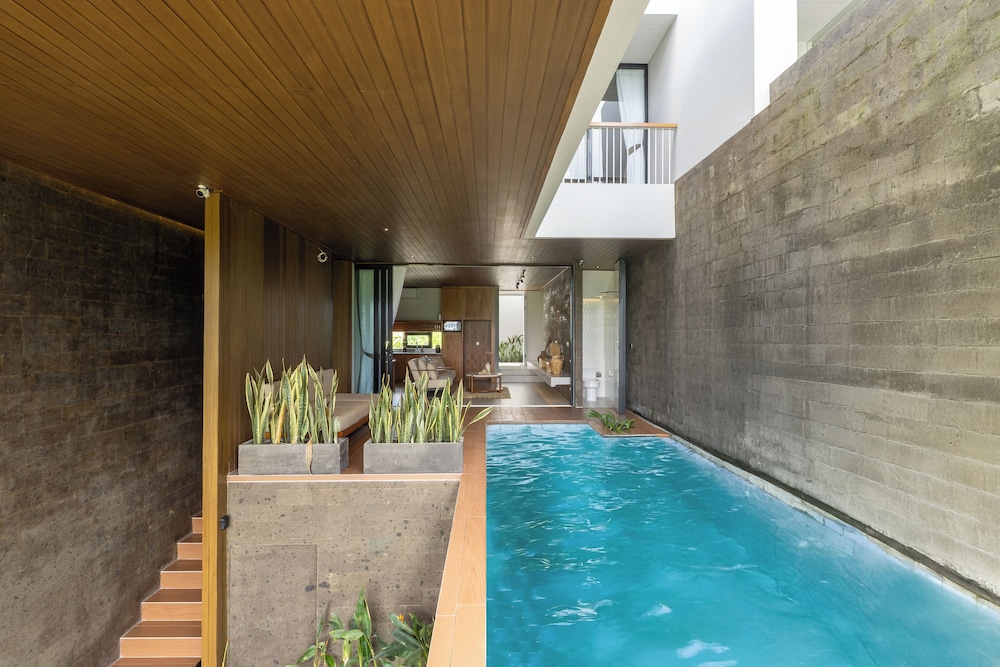 Private pool