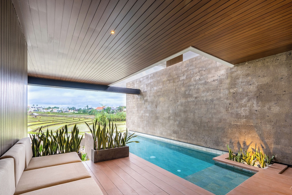 Private pool