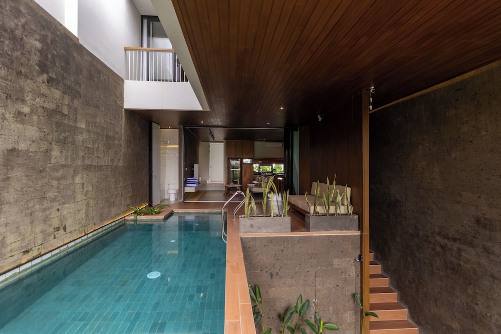 Private pool