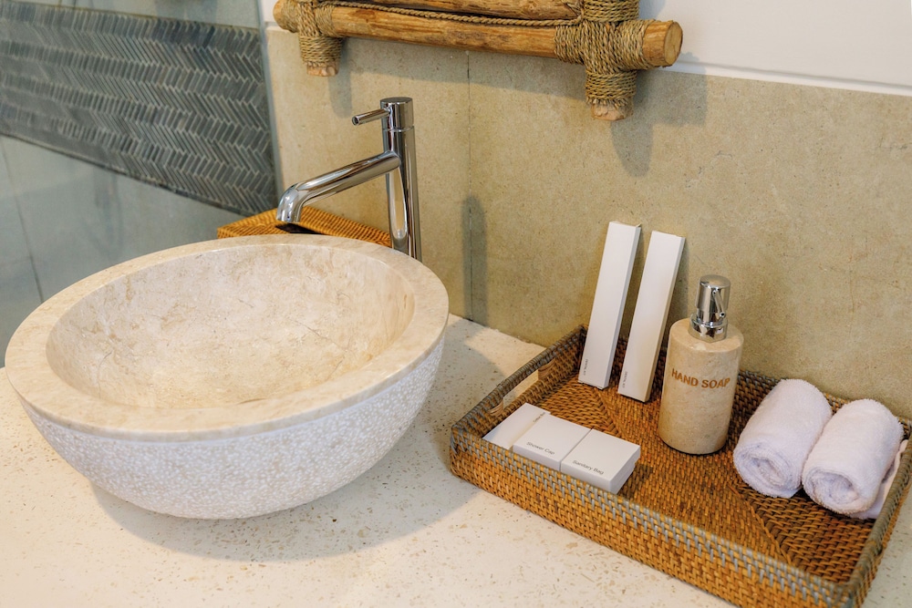 Bathroom amenities