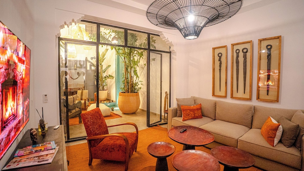 Lobby lounge