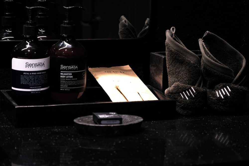 Bathroom amenities