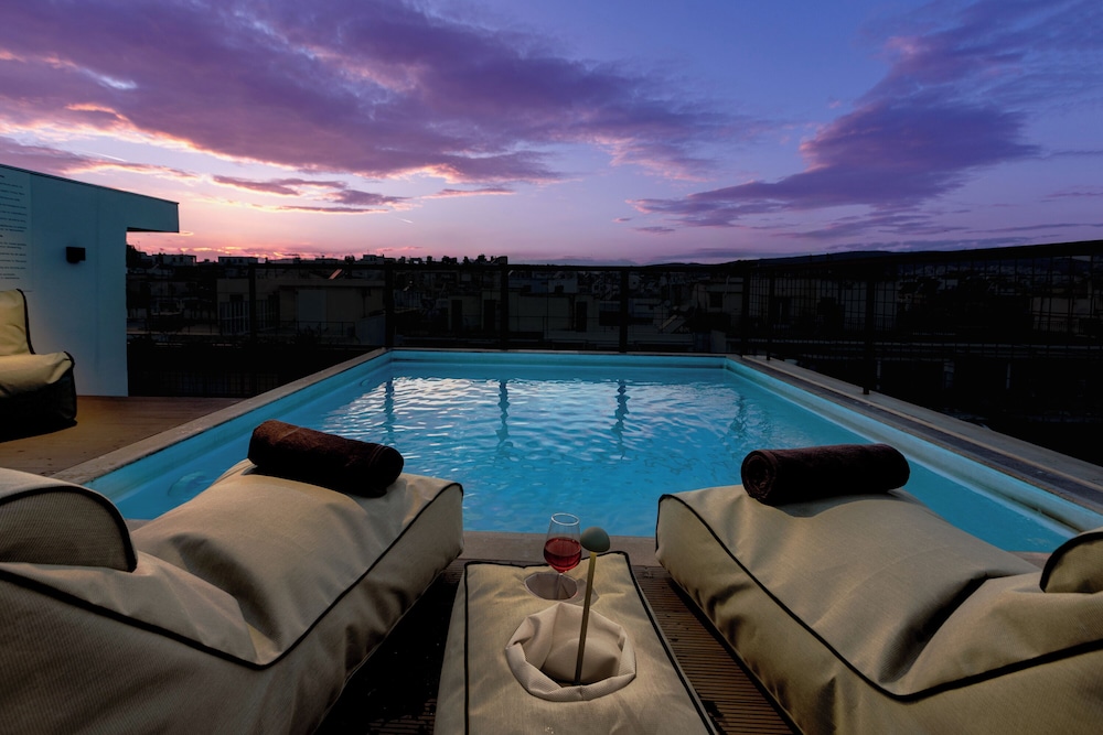 Rooftop pool