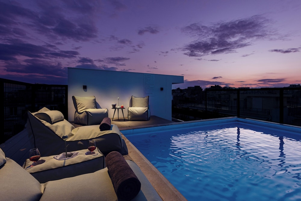 Rooftop pool